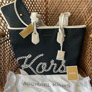 New with tags MICHEAL KORS Large Tote